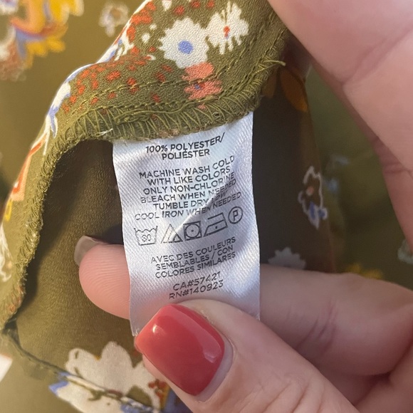 Women’s Loft Outlet Floral Print Green Short Sleeve Blouse Size Medium - Picture 10 of 11